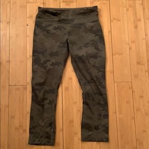 Lululemon Inspire Crop. Camo print. Size 4